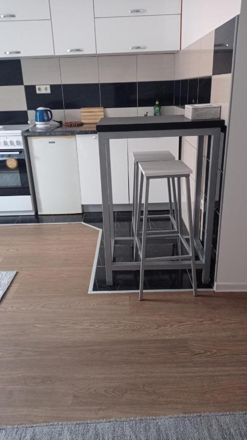 Sleep And Drive 2 Apartment Sarajevo Luaran gambar